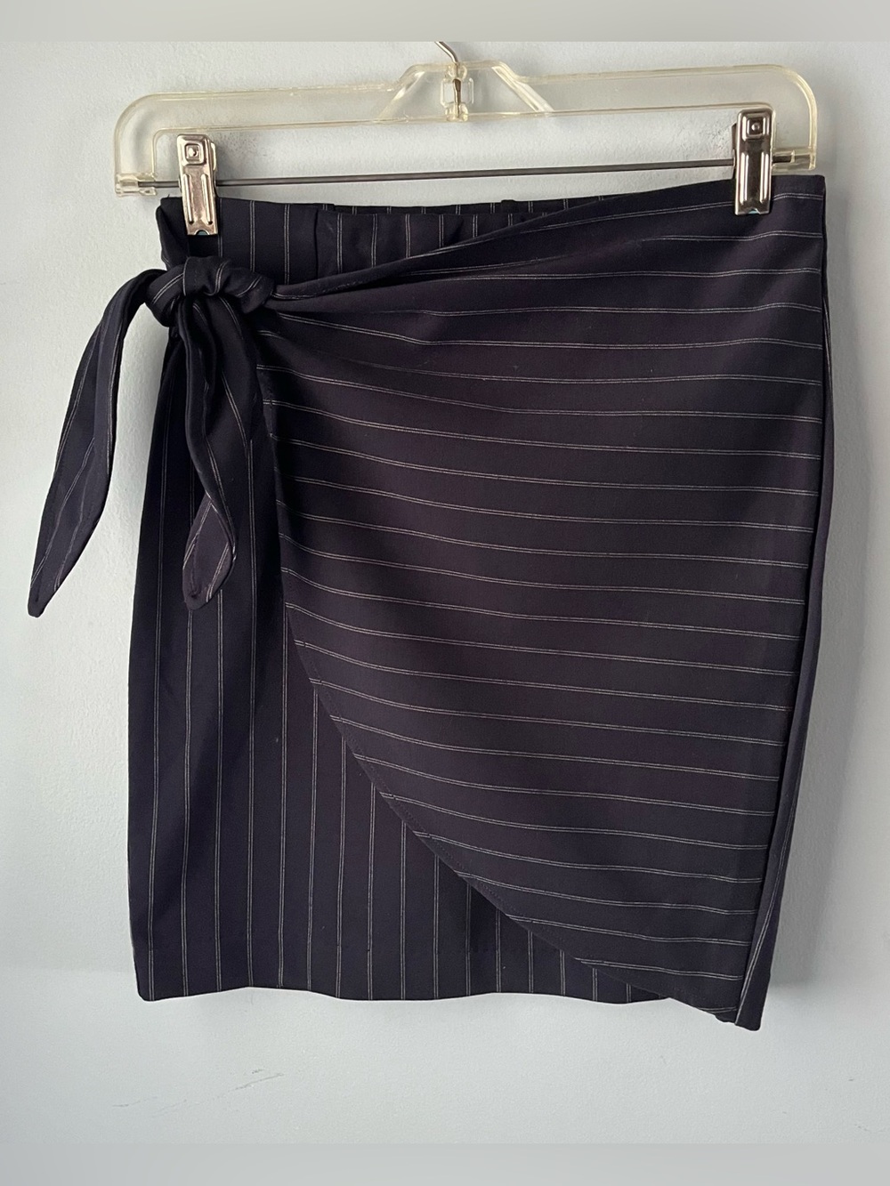 NWT Dynamite Navy White Pinstripe Pull-On Faux Wrap Stretch Mini Skirt Size XS